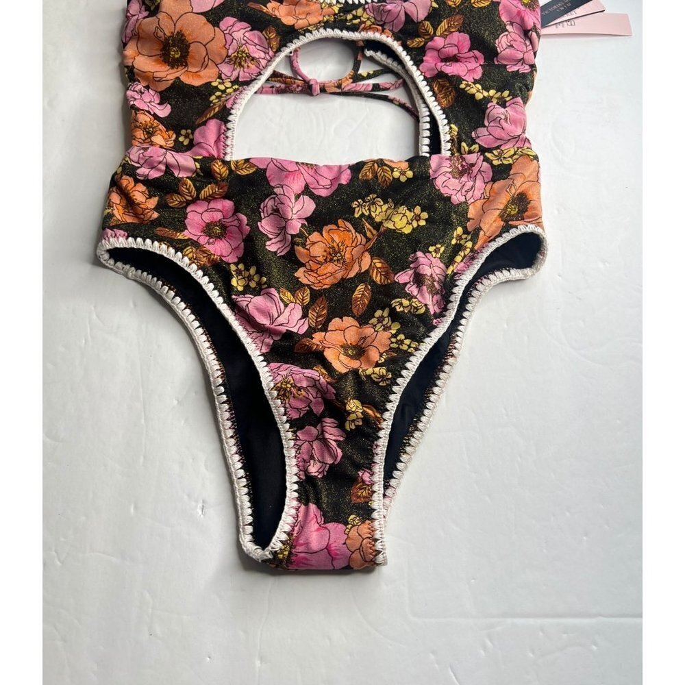 VICTORIA'S‎ SECRET SWIM Ruffle One-Piece cheeky Swimsuit w/ Crochet cut out XL - Picture 12 of 13